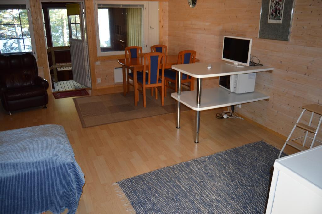 Vuosnaisten Meriasema Kustavi Kamer foto