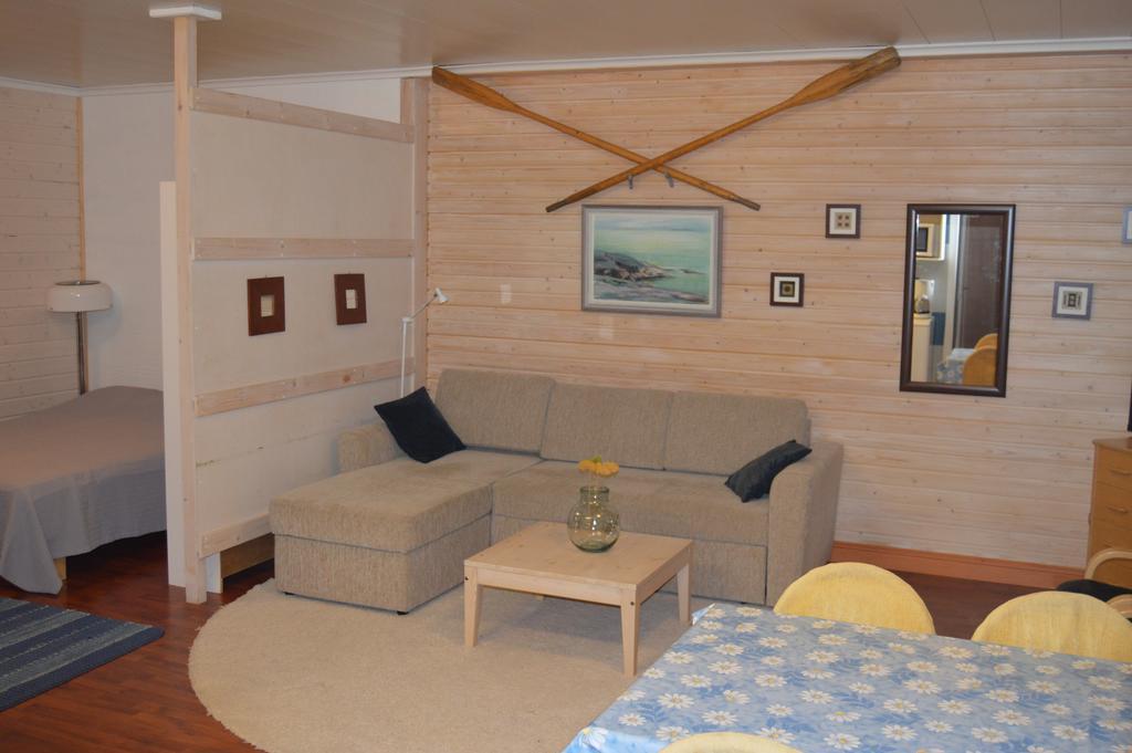Vuosnaisten Meriasema Kustavi Kamer foto