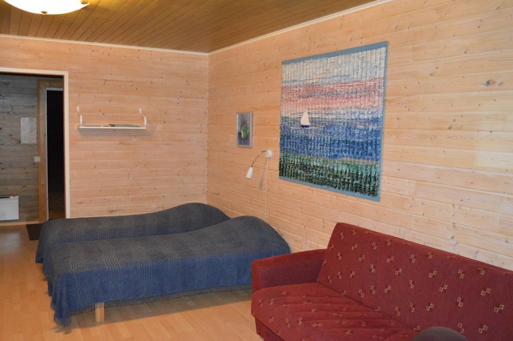 Vuosnaisten Meriasema Kustavi Kamer foto